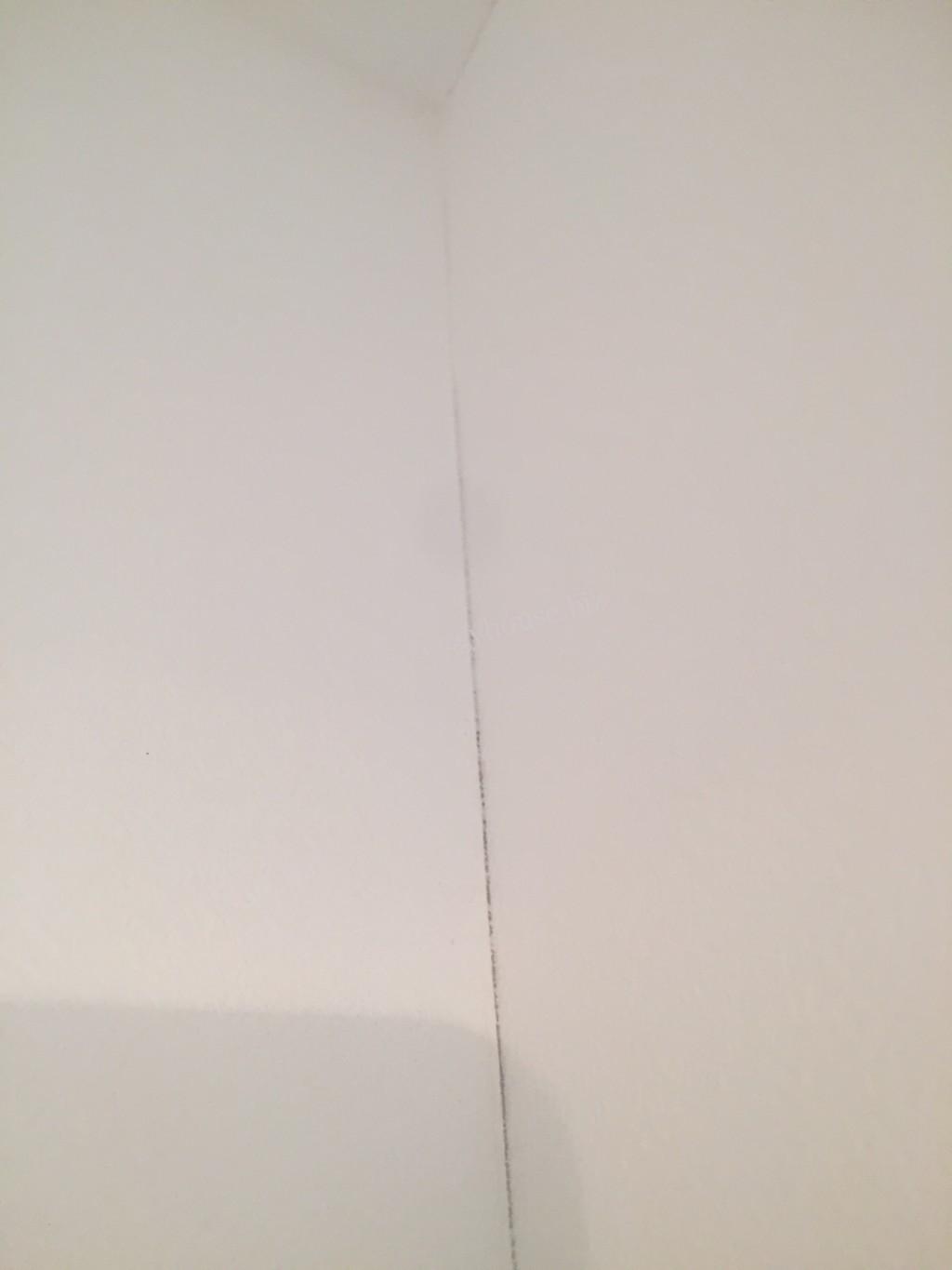 壁紙の隙間